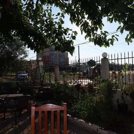 Lm Murati ゲストハウス Polisi i Vogel