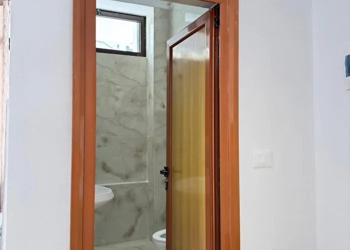 Lm Murati ゲストハウス Polisi i Vogel