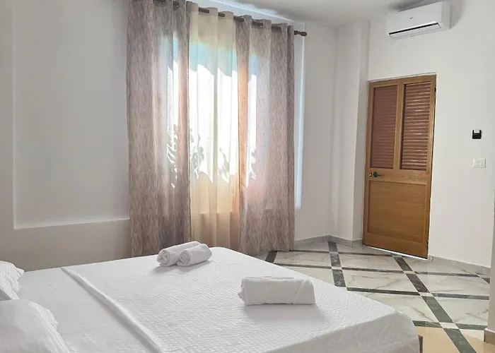 Lm Murati ゲストハウス Polisi i Vogel