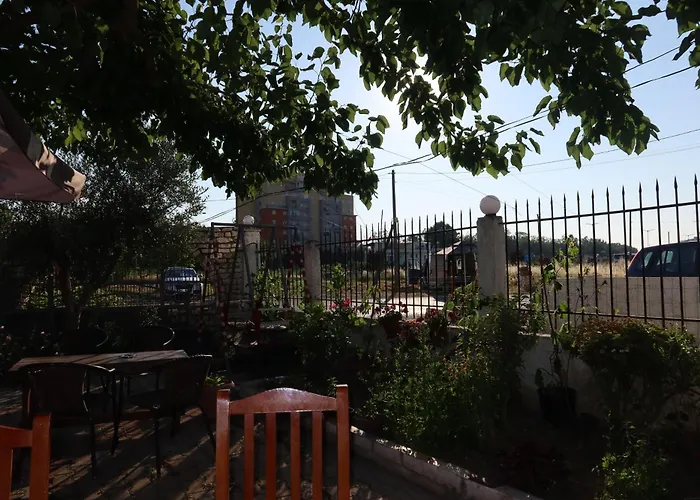 Lm Murati ゲストハウス Polisi i Vogel